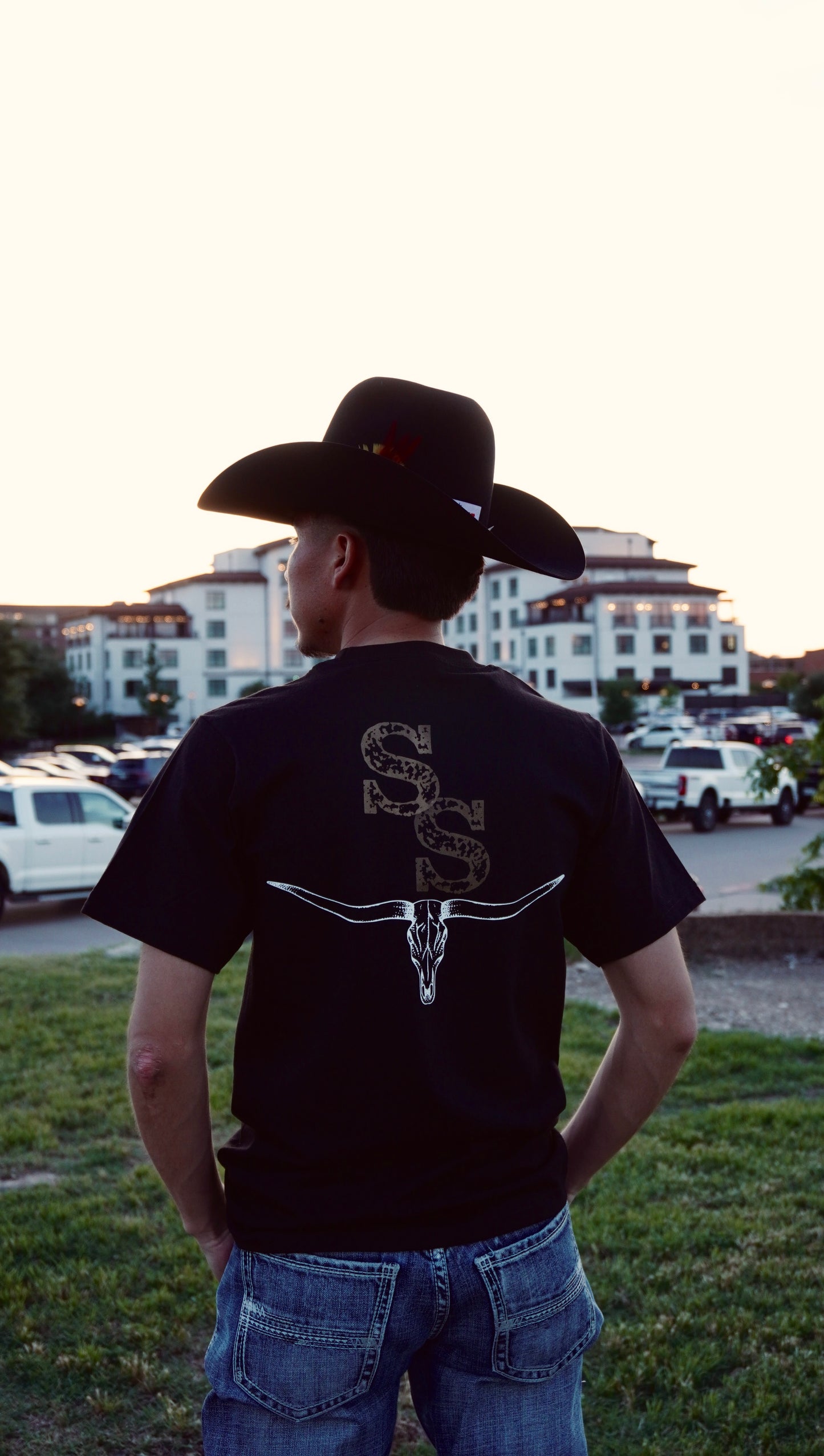 BLACK SS LONGHORN T-SHIRT