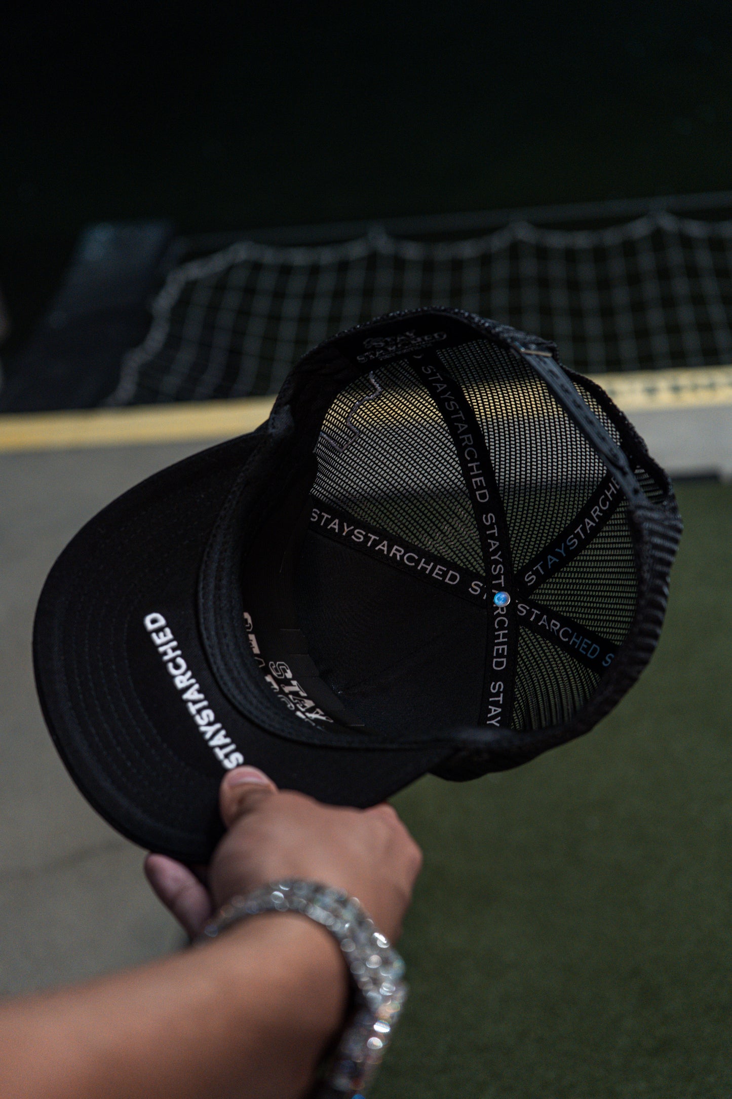 BLACK & WHITE HORSE SHOE SS CAP