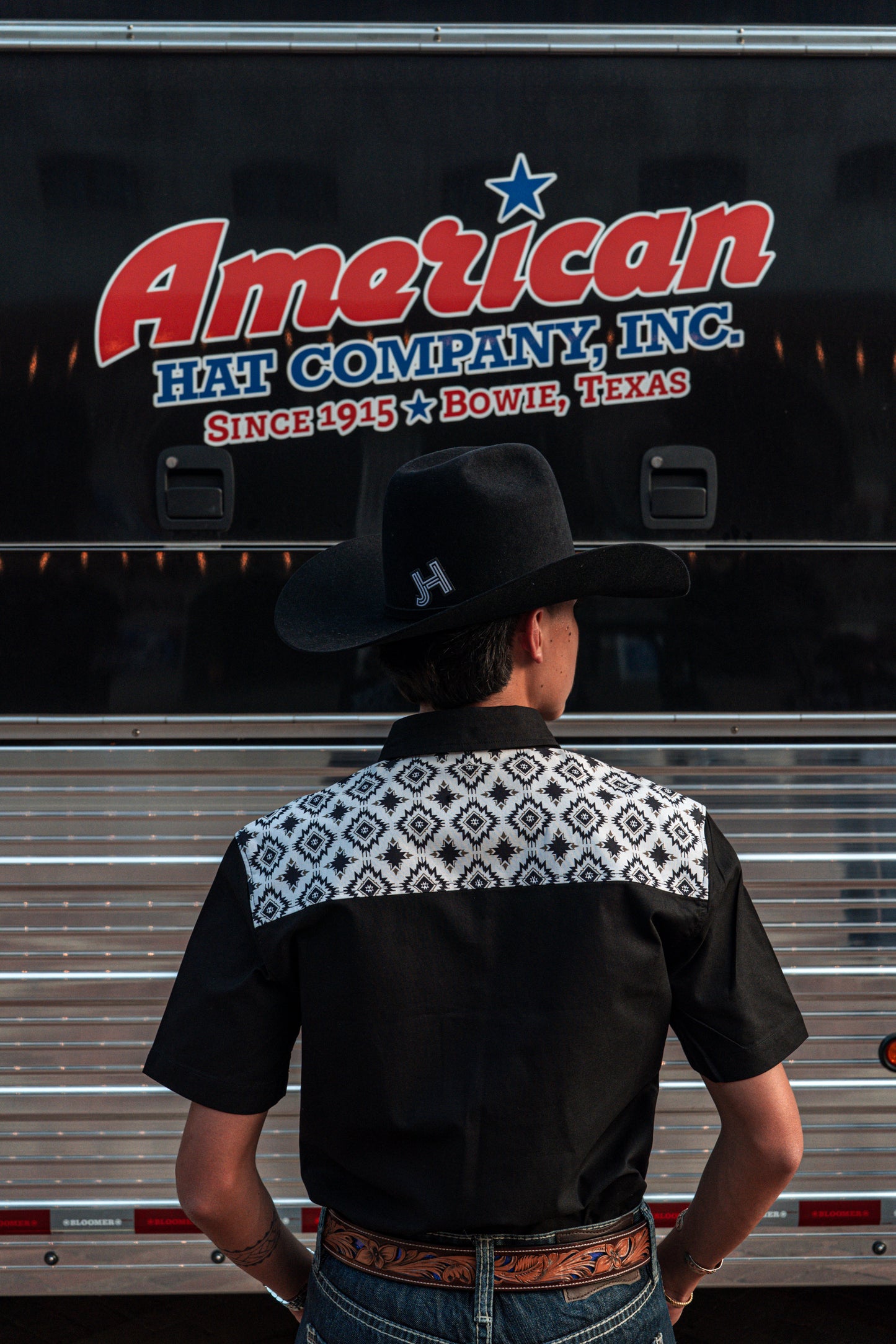 STAYSTARCHED AZTEC SHORT SLEEVE