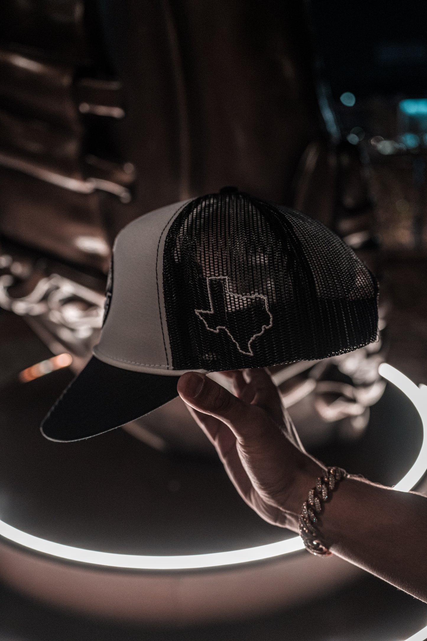 WHITE & BLACK "SS BALL" CAP